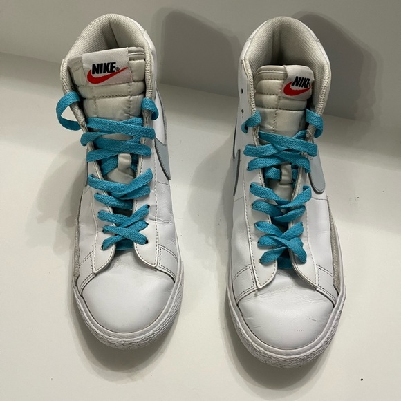 NIKE blazer high top shoes light blue swoosh with blue laces 7Y or 8.5W - Picture 2 of 7